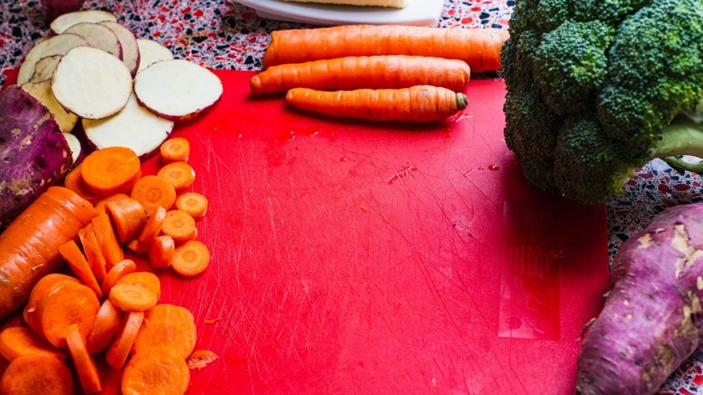 sliced carrots on red board